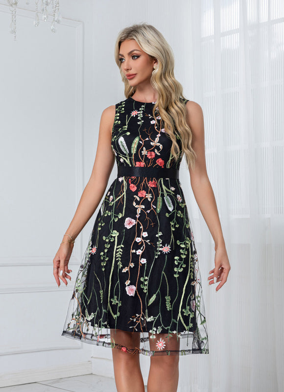 Robe Midi Brodée Noire - gallery 9